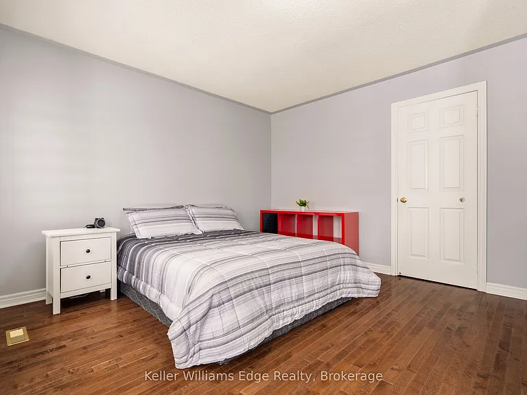 6760 Dillingwood Dr — Photo 23