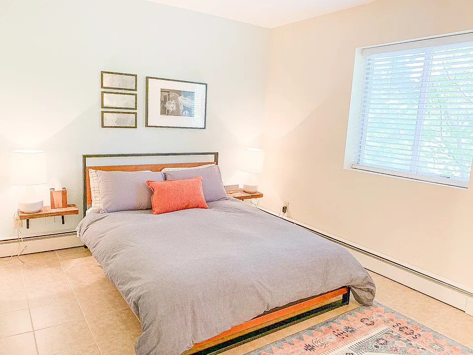 23 Pearl St #8