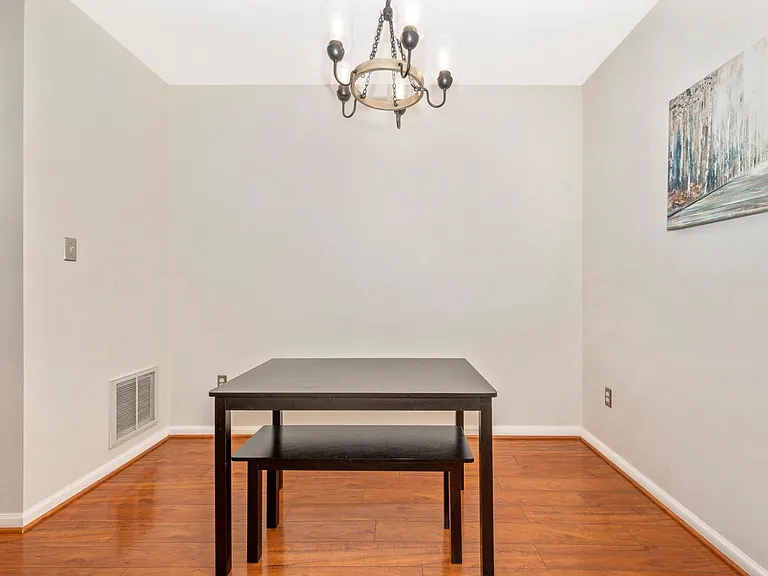 5211 Duke Ct — Photo 6