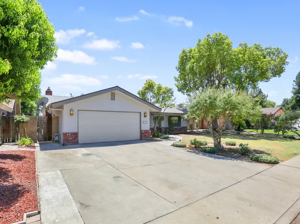 636 E Davis Dr, Dinuba, CA 93618