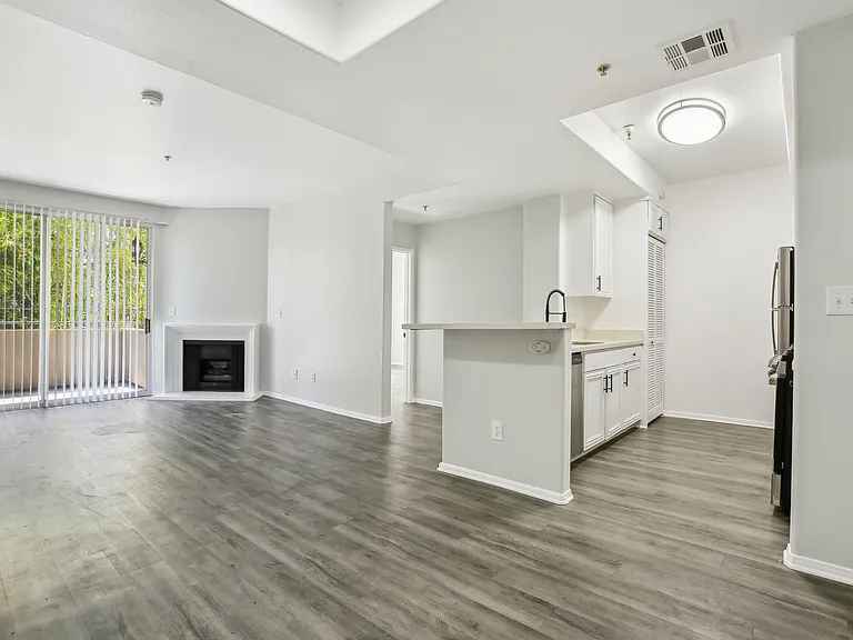 2245 Beverly Glen — Photo 9