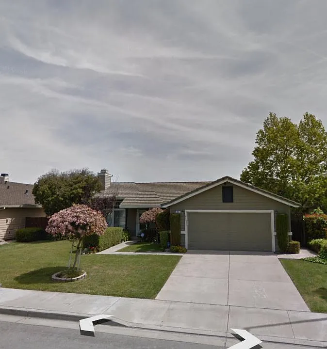 851 Versailles Dr