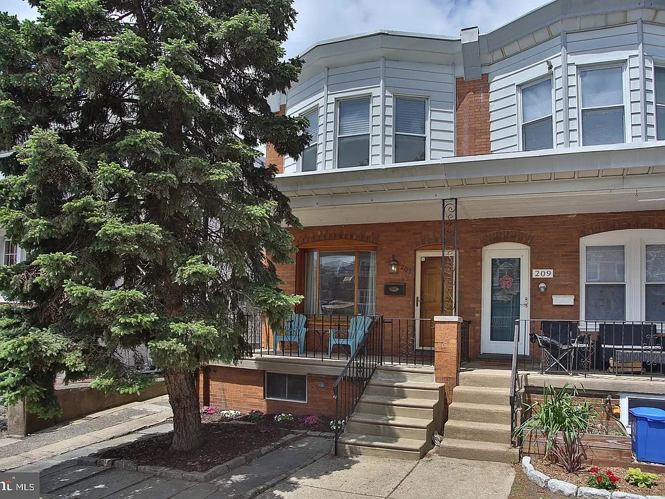 207 Lauriston St