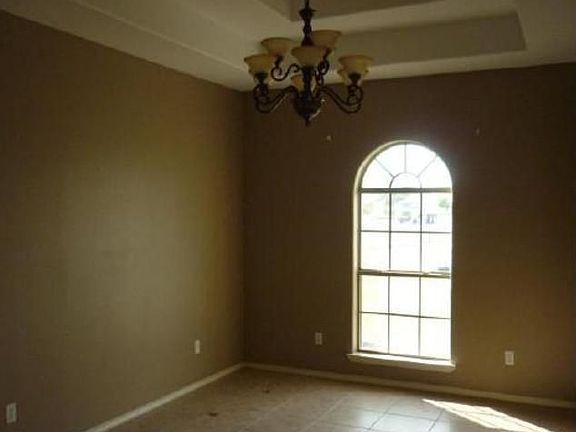 5th image of 3225 W Notre Dame Dr
