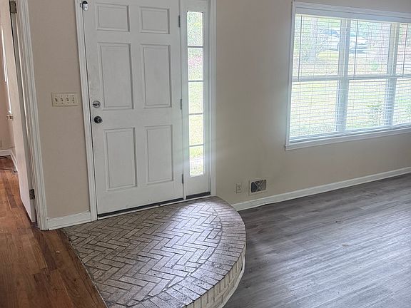 4th image of 864 Windsor Rd