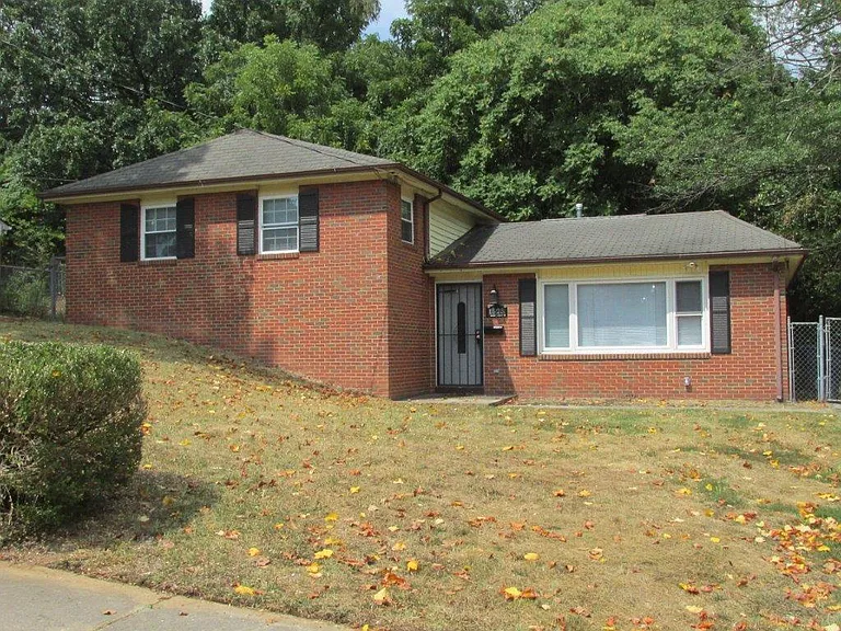 1525 Andrews Rd NW — Photo 1