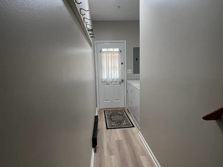 1031 Murdoch Ct #1 — Photo 20