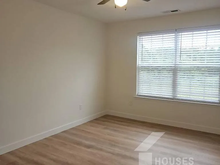 69 Greensboro Ct — Photo 8