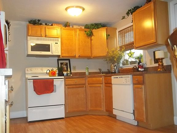 2nd image of 380 Hackett Blvd #B