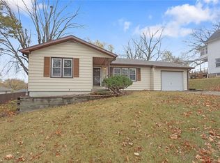 303 Highland Ave, Smithville, MO 64089