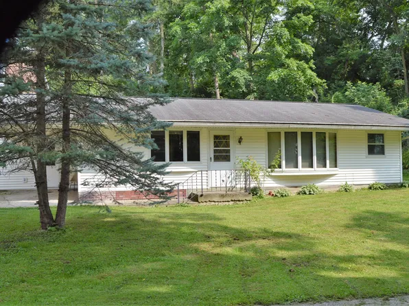 34 S Elm St, Mayville, WI 53050