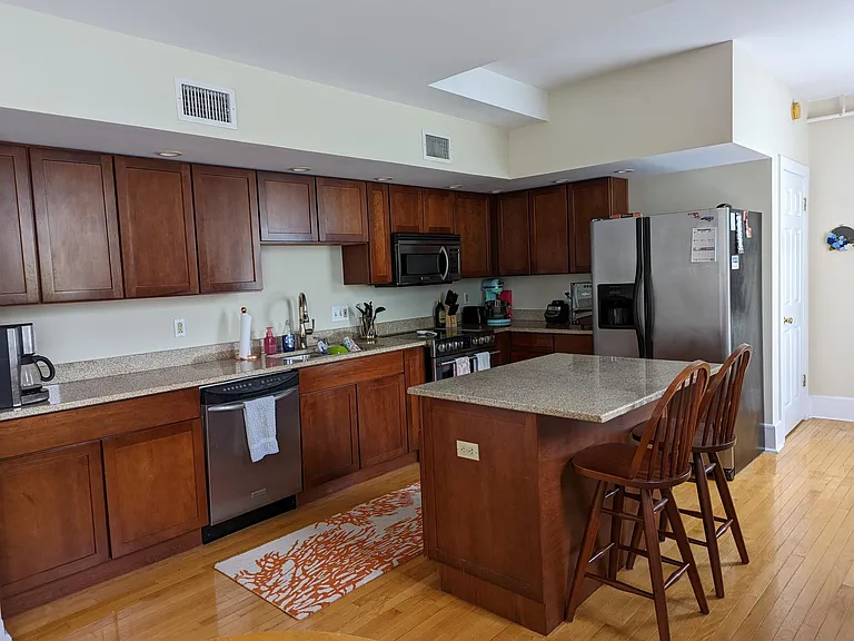 212 W Franklin St #202 — Photo 1
