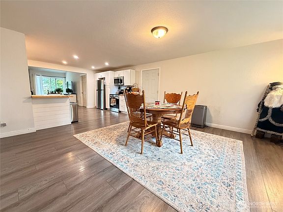 3rd image of 915 19th Avenue