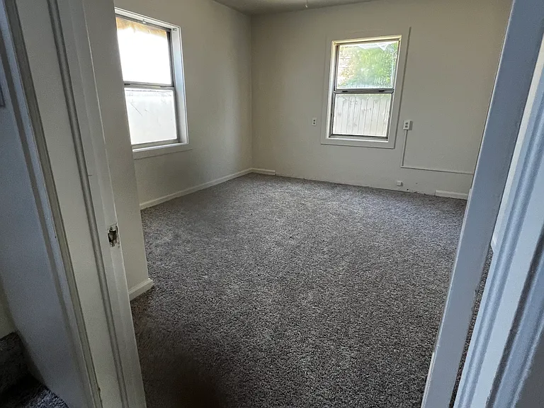 575 W Ash St — Photo 20