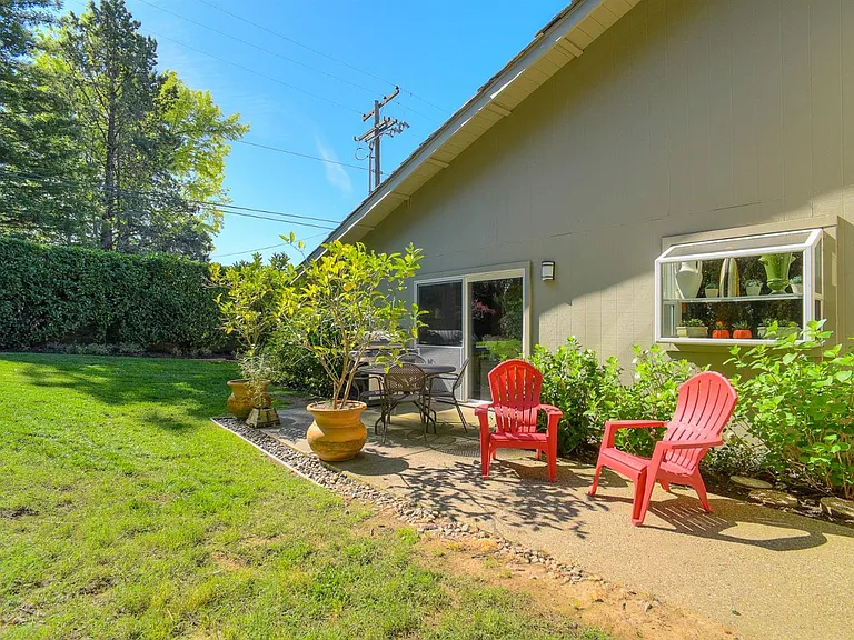 1228 Lantern Ct — Photo 30
