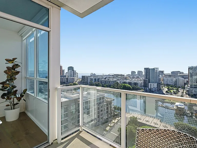 300 Berry St #1008 — Photo 13