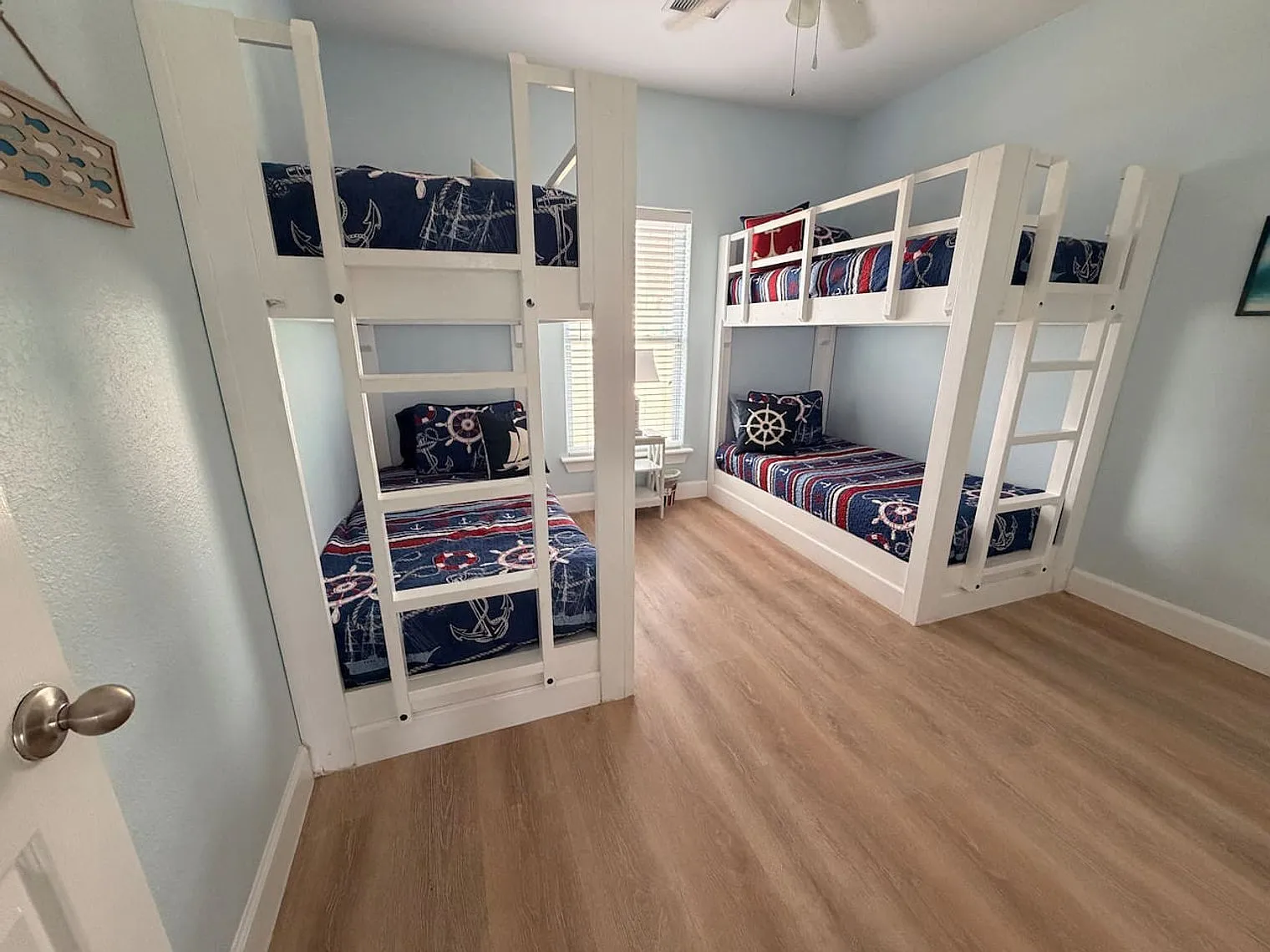 4 bed, 2.0 bath, 1808 sqft, $3,749 — Photo 4