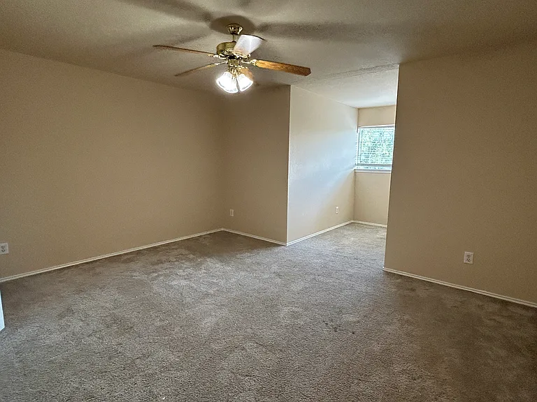 2661 FM 35 — Photo 24