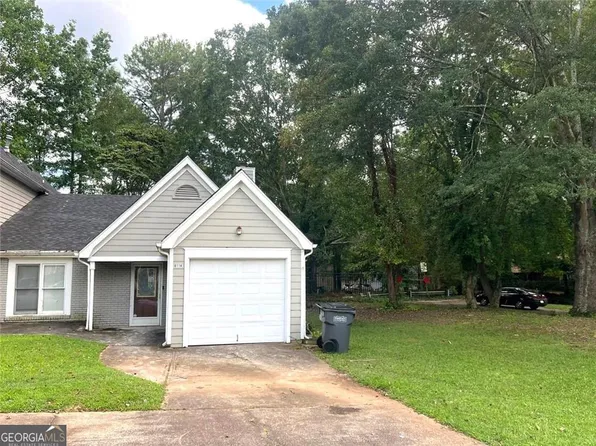 8114 Woodlake Dr, Riverdale, GA 30274