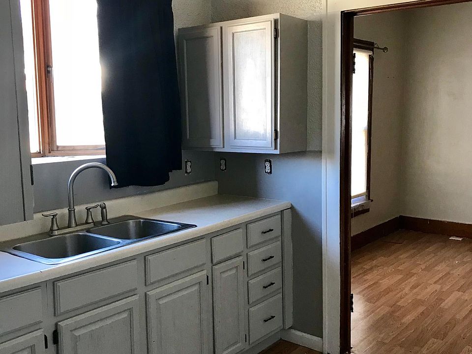 1st image of 101 S Hawkins Ave
