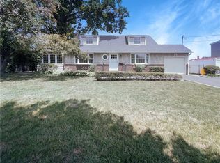 51 W Walnut St, Farmingdale, NY