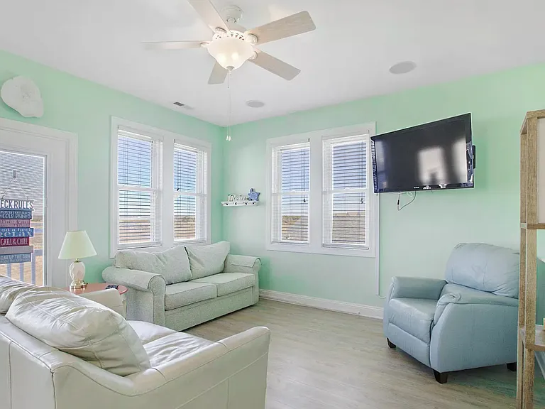 3503 Island Dr — Photo 6