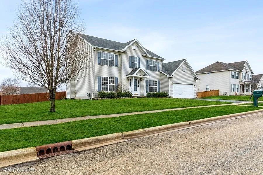 607 Larson Ln photo 1