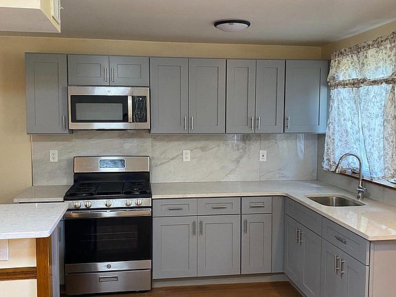 4th image of 203 Devereaux Ave