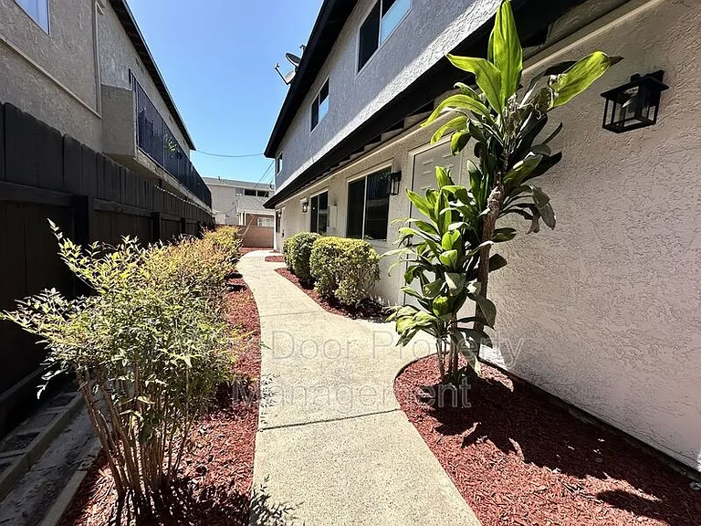 810 S Flower St #3 — Photo 5