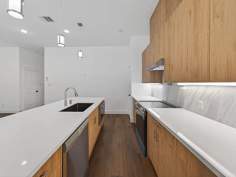 2714 Drew St — Photo 6