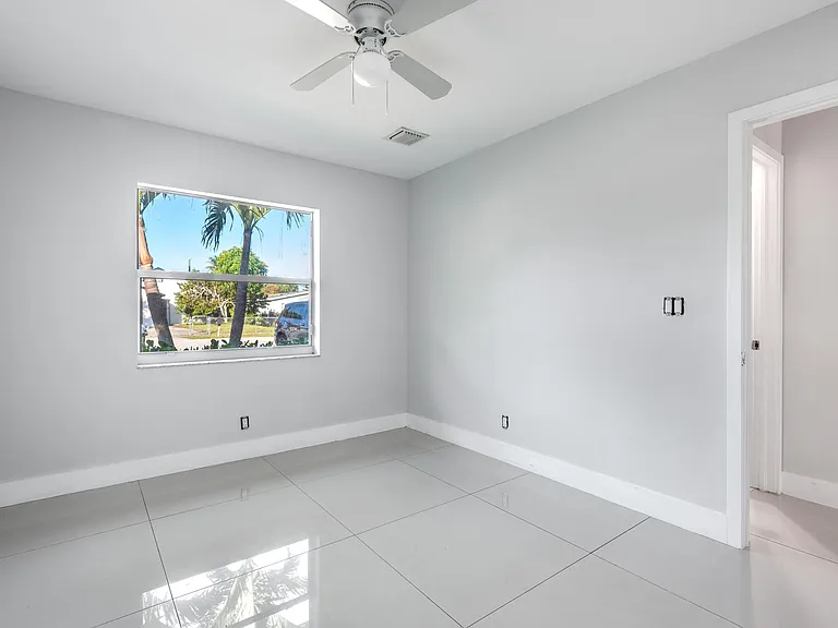 220 Perry Ave #B — Photo 23