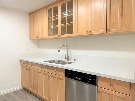 2nd image of 4777 Seminole Dr APT 121