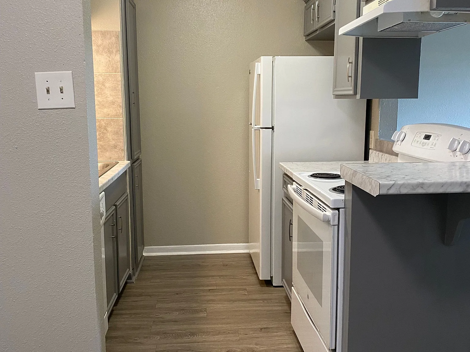 2 bed, 1.0 bath, 795 sqft, $1,275 — Photo 3