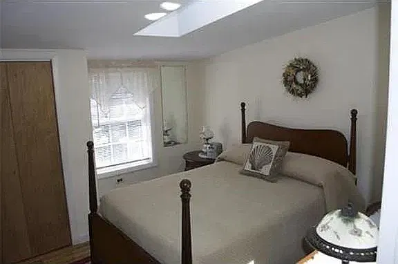 3 bed, 1.5 bath, 1460 sqft, $2,500 — Photo 1