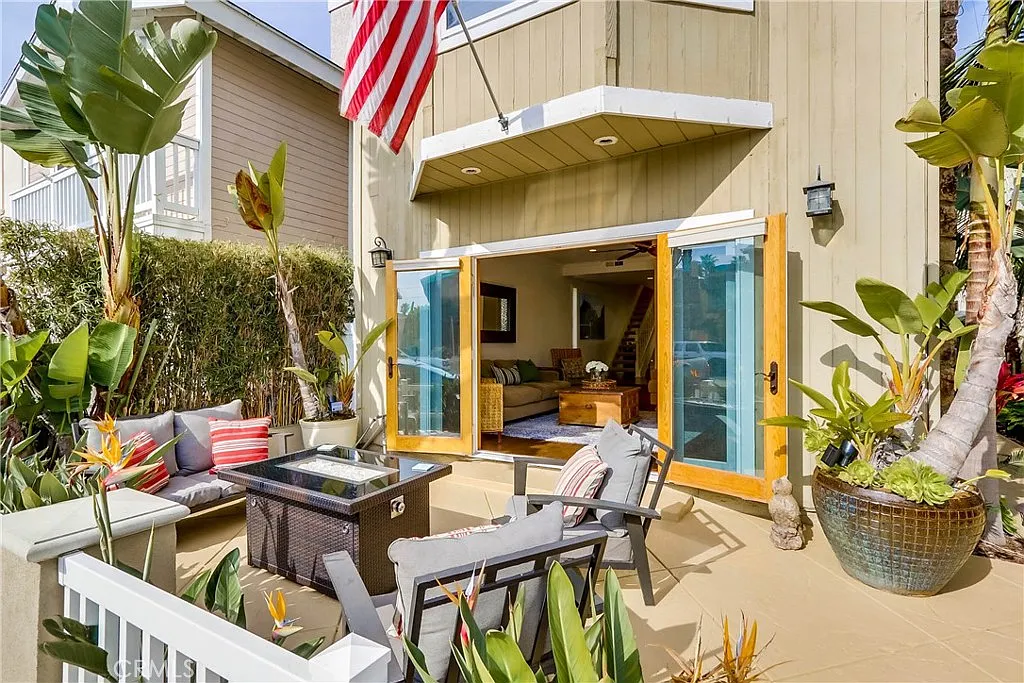 3 bed, 2.5 bath, 2300 sqft, $10,000 — Photo 4