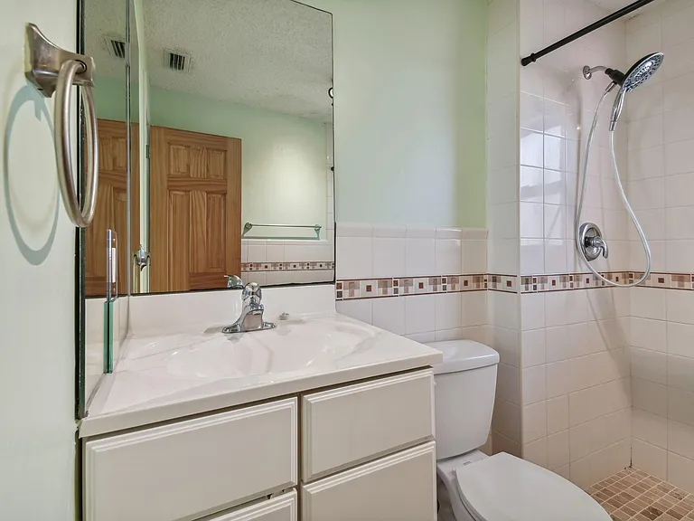 208 Union St — Photo 23