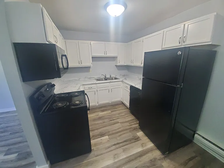 1734 La Crescent St #37 — Photo 3