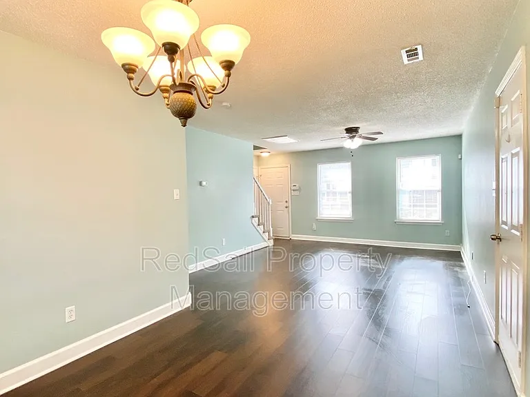 213 N Hunt Club Run — Photo 7