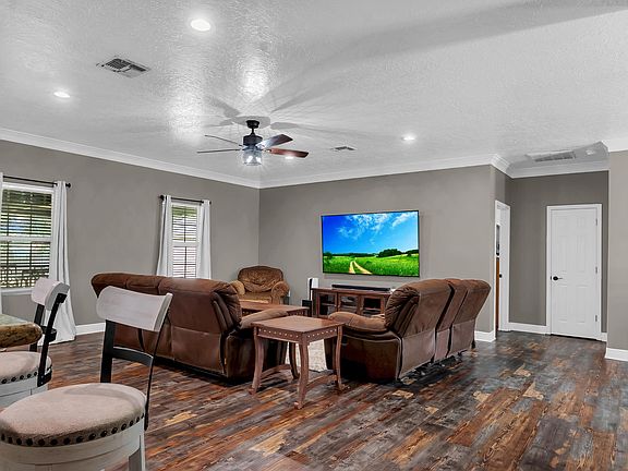 4th image of 2061 S Red Oak Forest Ln