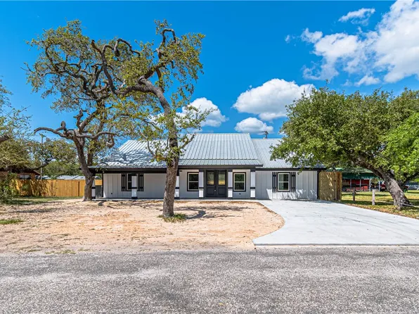 47 Mockingbird Ln, Rockport, TX 78382