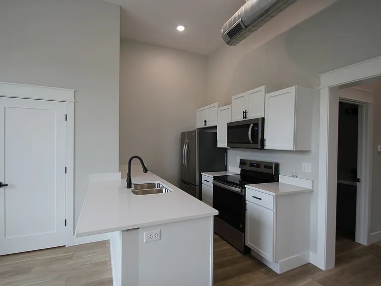 113 E Main St #1 — Photo 8