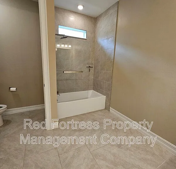 623 Parkshore Lake Ave — Photo 9