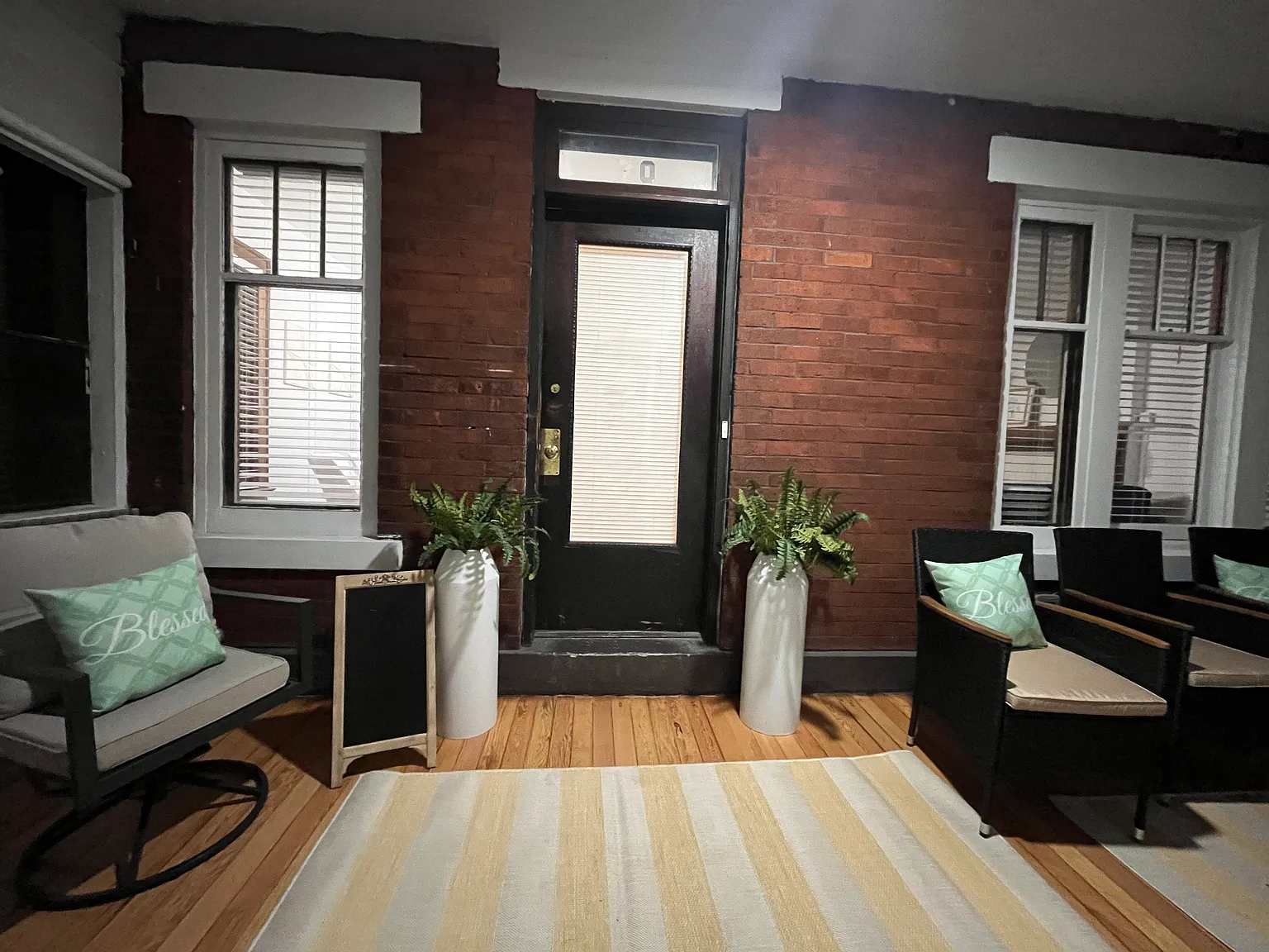 8 bed, 2086 sqft, $7,400 — Photo 4