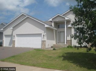 401 Cardinal Ct, Isanti, MN 55040