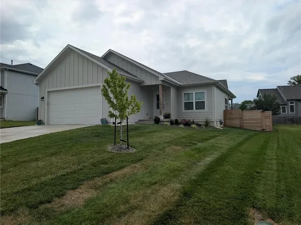 1128 S 12th Ter, Louisburg, KS 66053