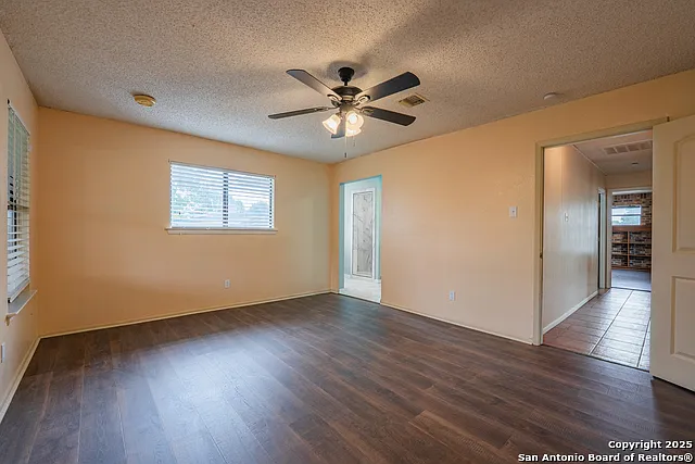 1002 River Oak Main House Seguin Ter #MAIN HOUSE — Photo 19