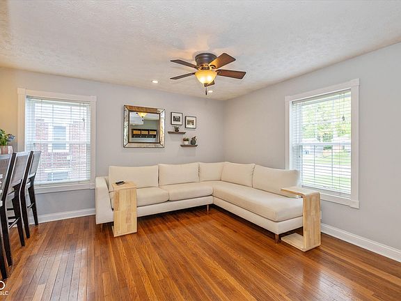 2nd image of 5526 Indianola Ave