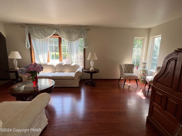 595 Poplar Creek Rd, Effort, PA 18330