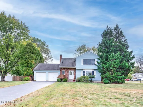 25 Taylors Mills Road, Manalapan, NJ 07726