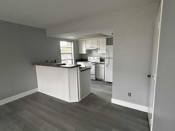 2nd image of 2829 Santa Barbara Blvd APT A
